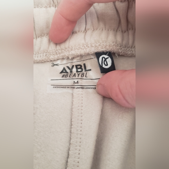 NWOT AYBL tan shorts size medium - Picture 2 of 5